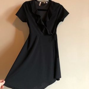 BLACK WRAP DRESS SIZE: S